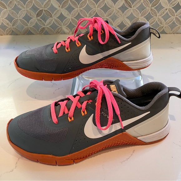 Nike Shoes - Nike Women's Size 9 Metcon 1 Flywire Trainer Shoes Black White 813101-004